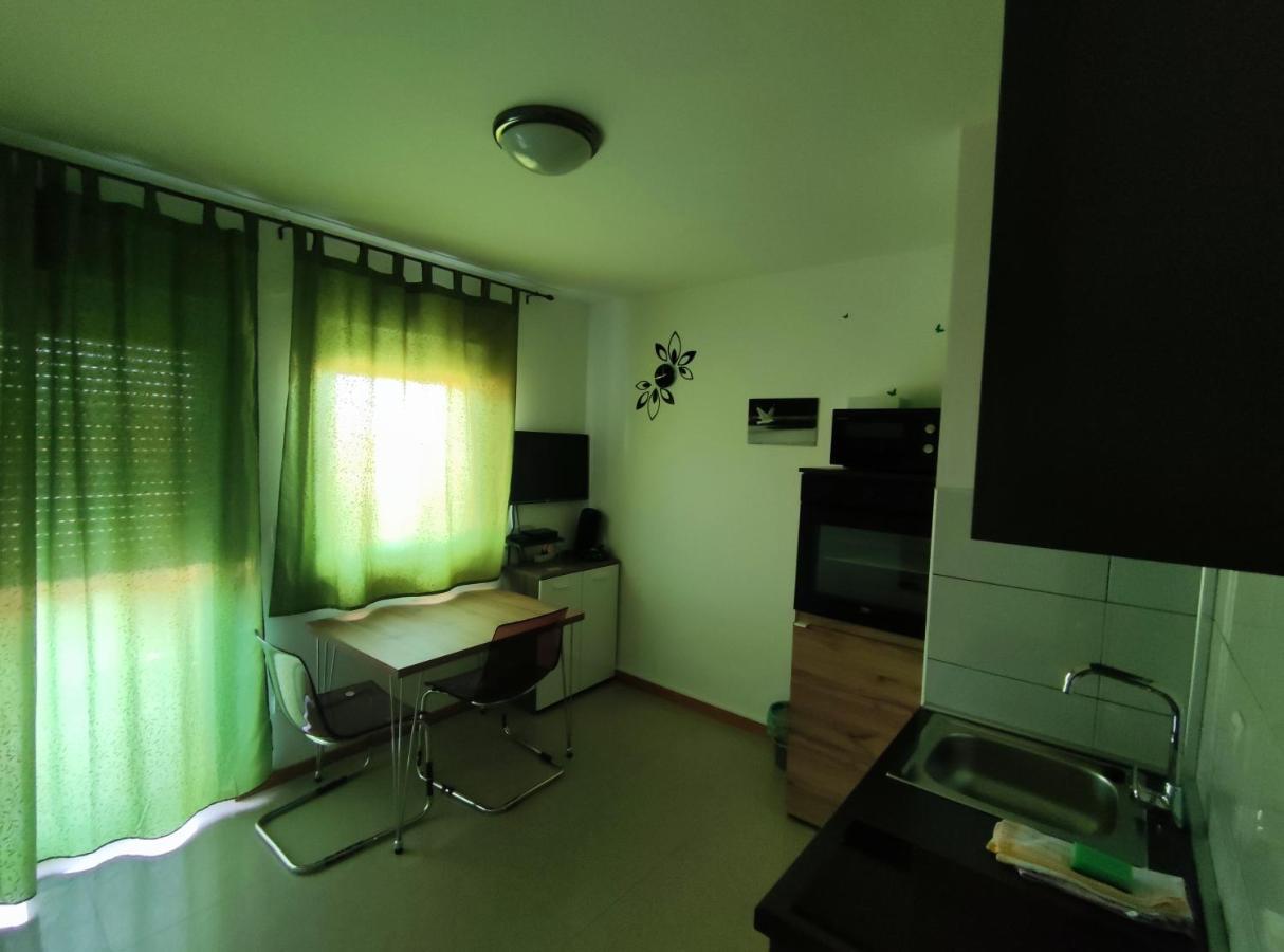 Apartments Pongrac Cres Zewnętrze zdjęcie