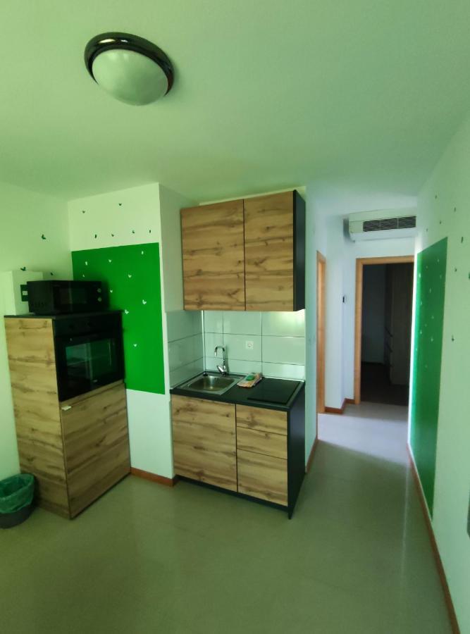 Apartments Pongrac Cres Zewnętrze zdjęcie