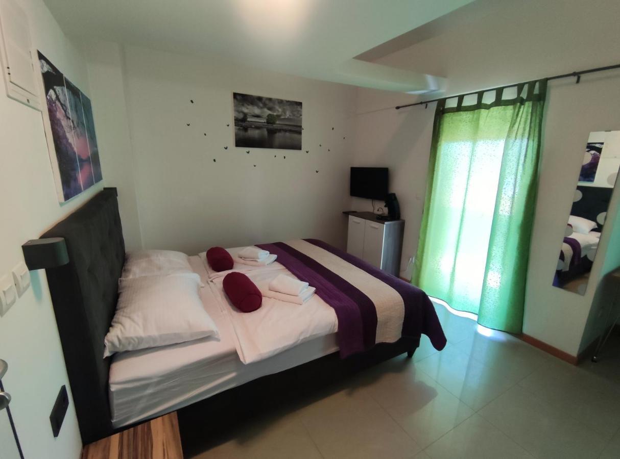 Apartments Pongrac Cres Zewnętrze zdjęcie