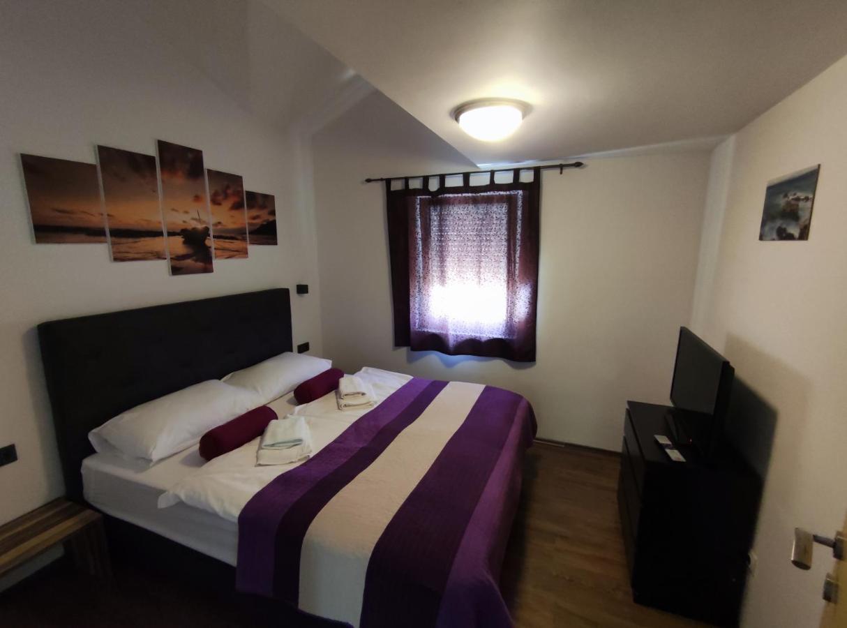 Apartments Pongrac Cres Zewnętrze zdjęcie
