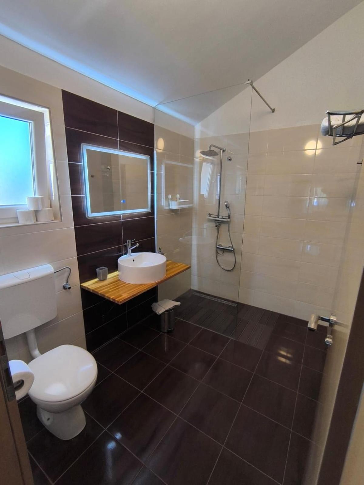 Apartments Pongrac Cres Zewnętrze zdjęcie
