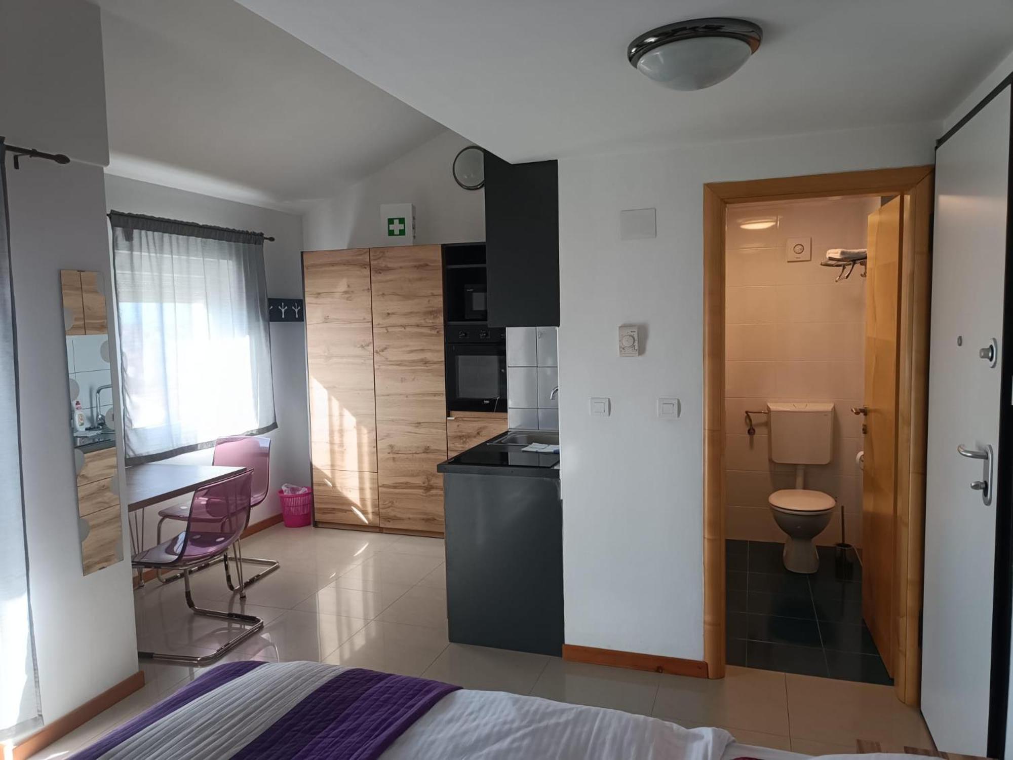 Apartments Pongrac Cres Zewnętrze zdjęcie