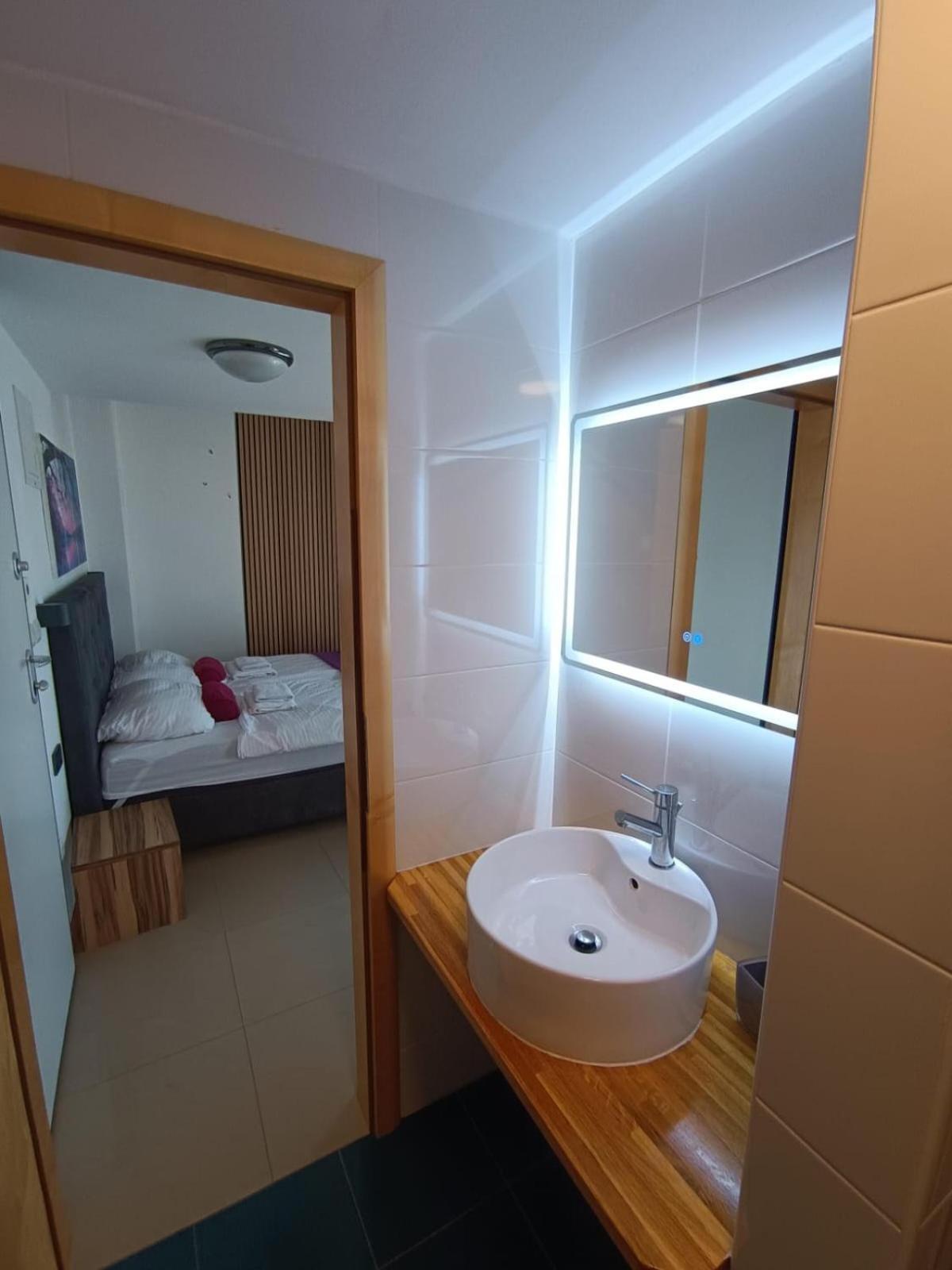 Apartments Pongrac Cres Zewnętrze zdjęcie