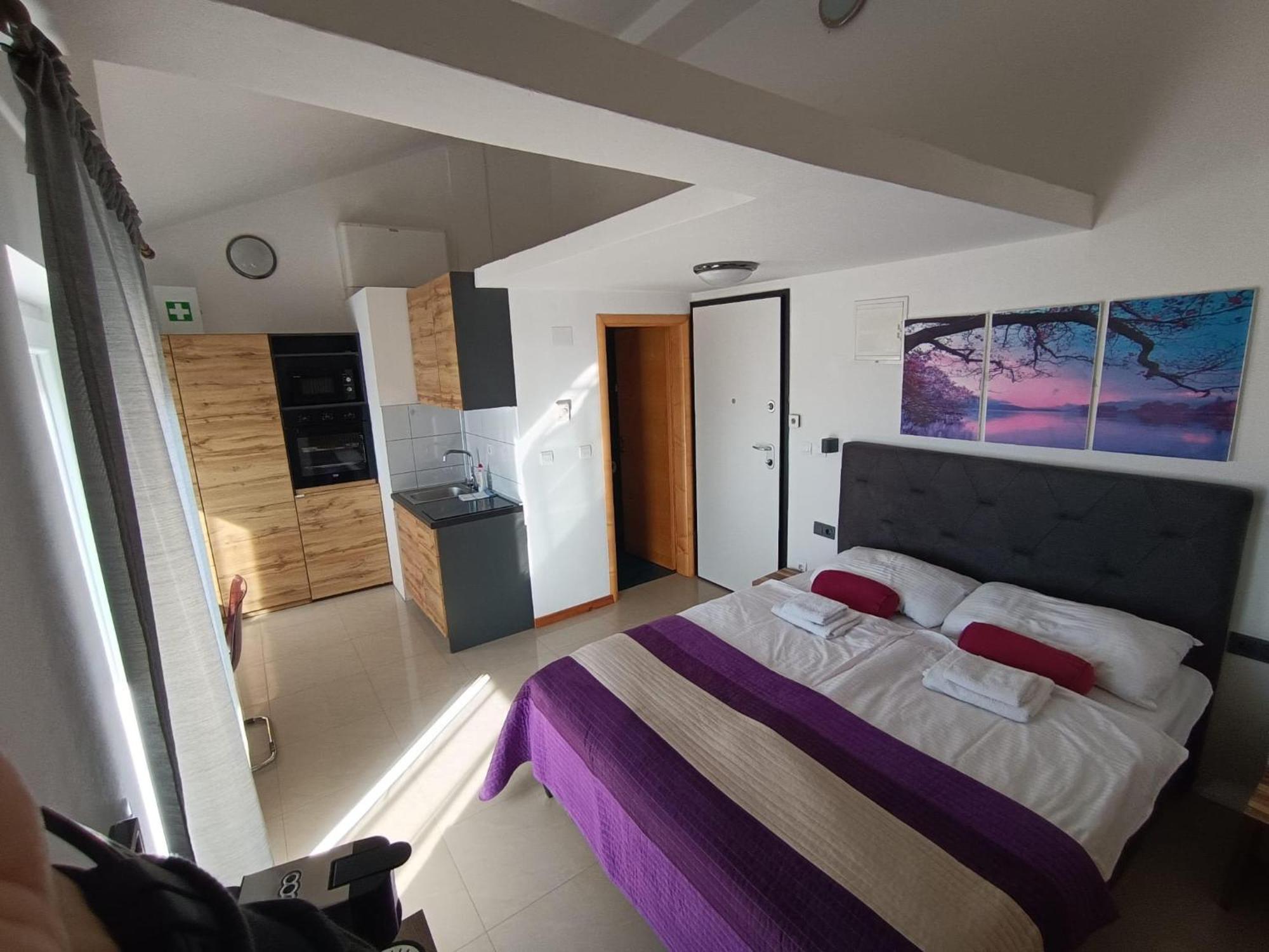 Apartments Pongrac Cres Zewnętrze zdjęcie
