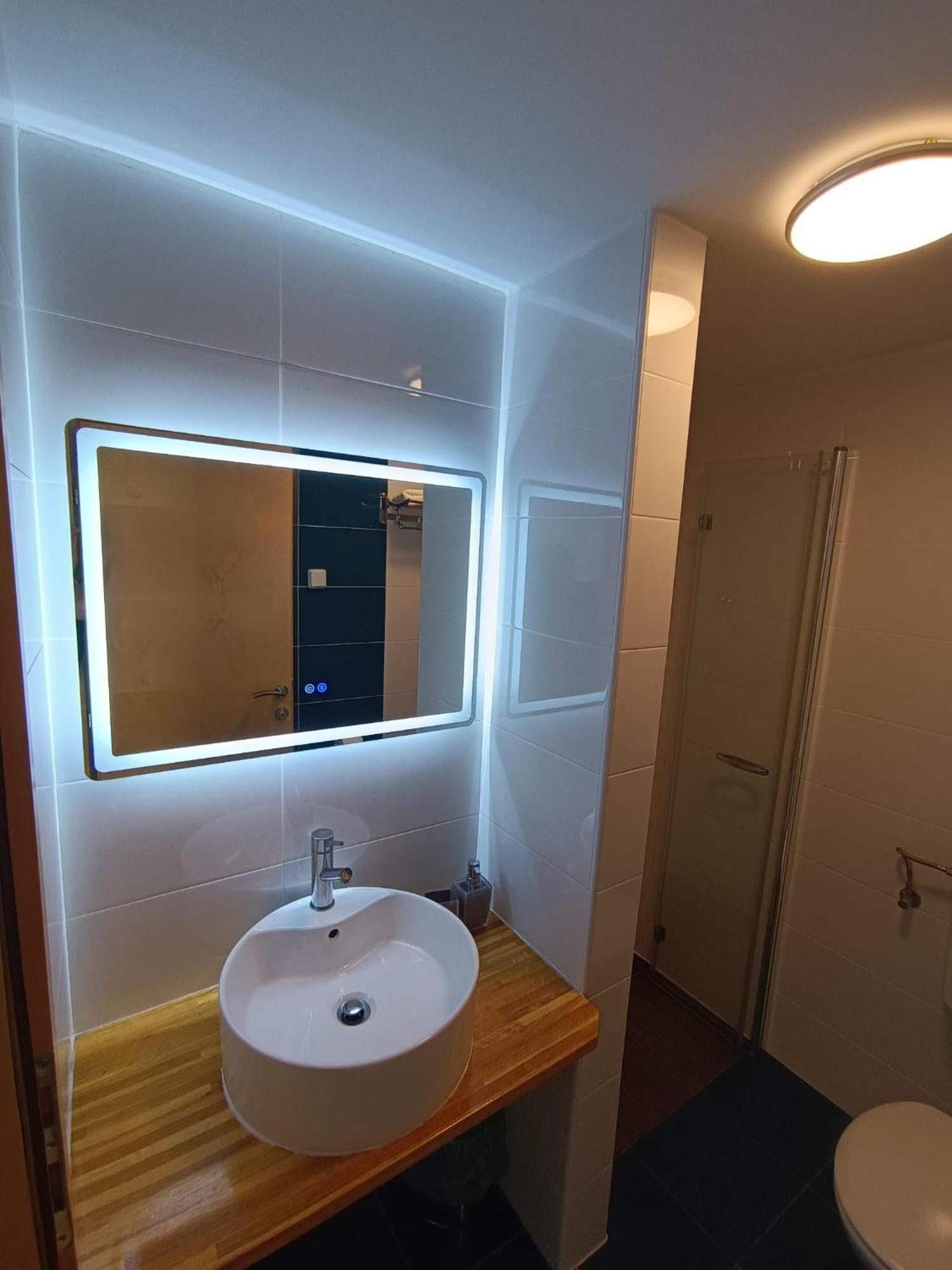 Apartments Pongrac Cres Zewnętrze zdjęcie