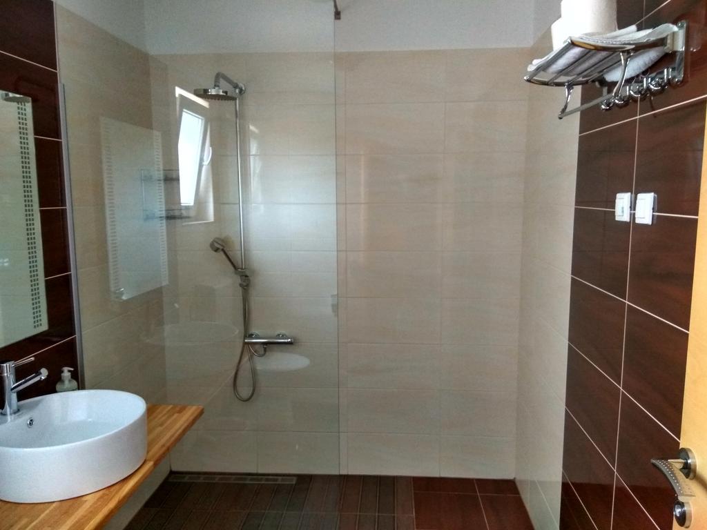 Apartments Pongrac Cres Zewnętrze zdjęcie