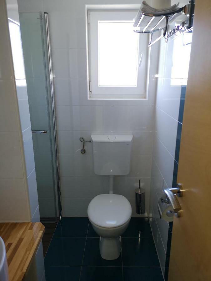 Apartments Pongrac Cres Zewnętrze zdjęcie